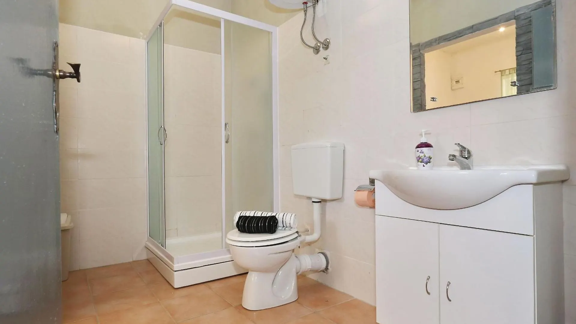 Holiday Home Luka-Sauna & Jacuzzi Privlaka