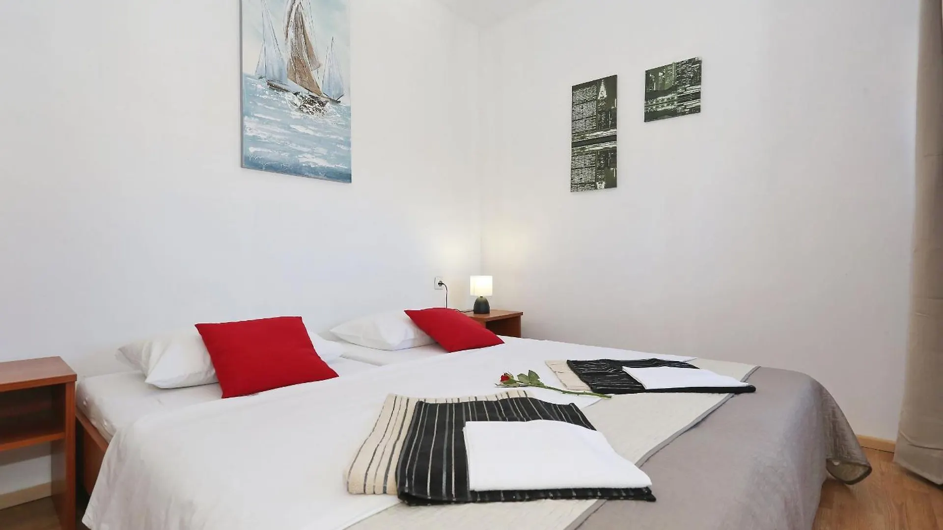 Holiday Home Luka-Sauna & Jacuzzi Privlaka  Croacia